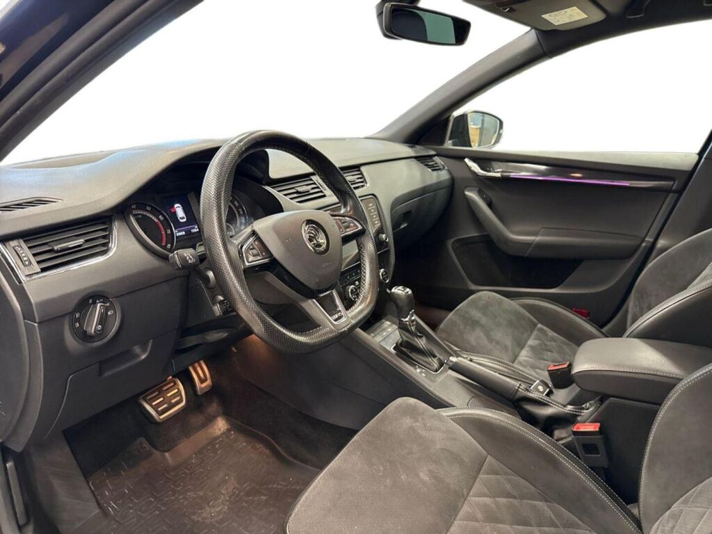 Skoda Octavia 2018 Musta
