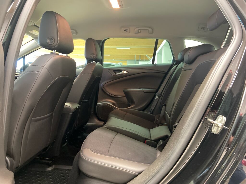 Opel Astra 2018 Musta