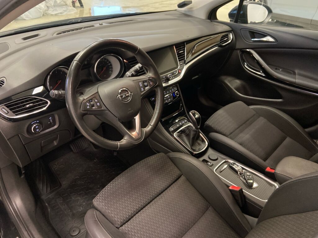 Opel Astra 2018 Musta