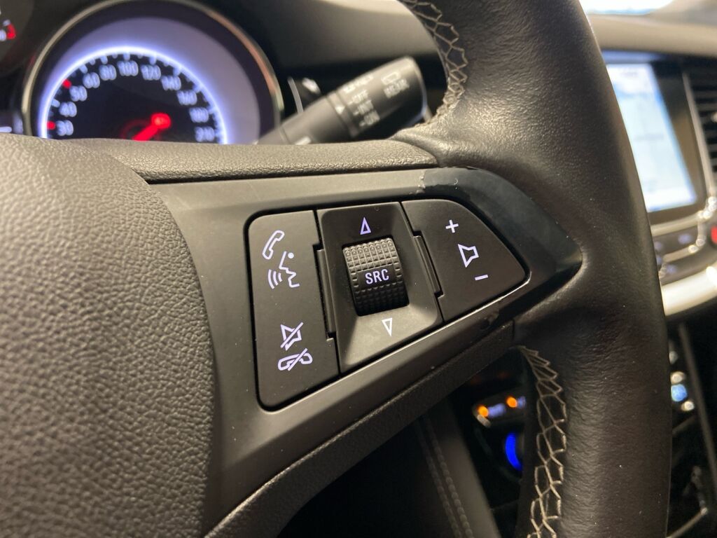 Opel Astra 2018 Musta