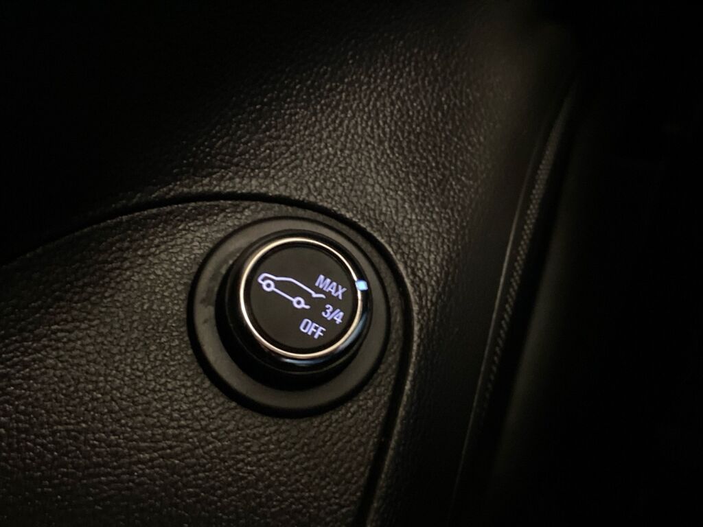 Opel Astra 2018 Musta