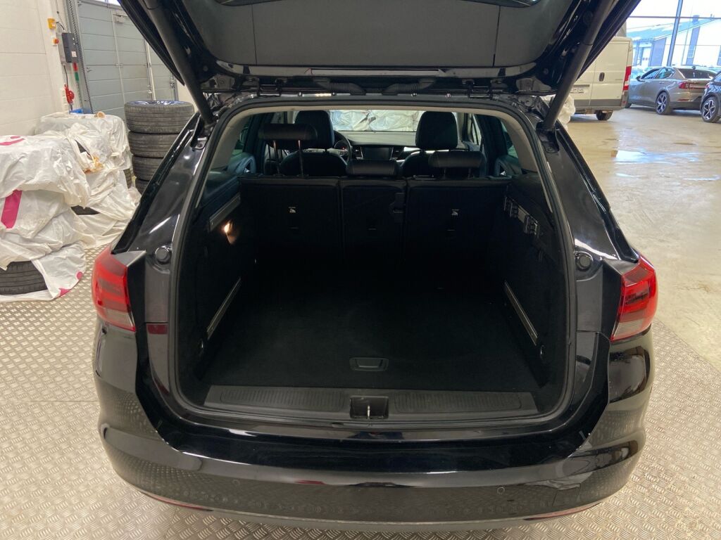 Opel Astra 2018 Musta