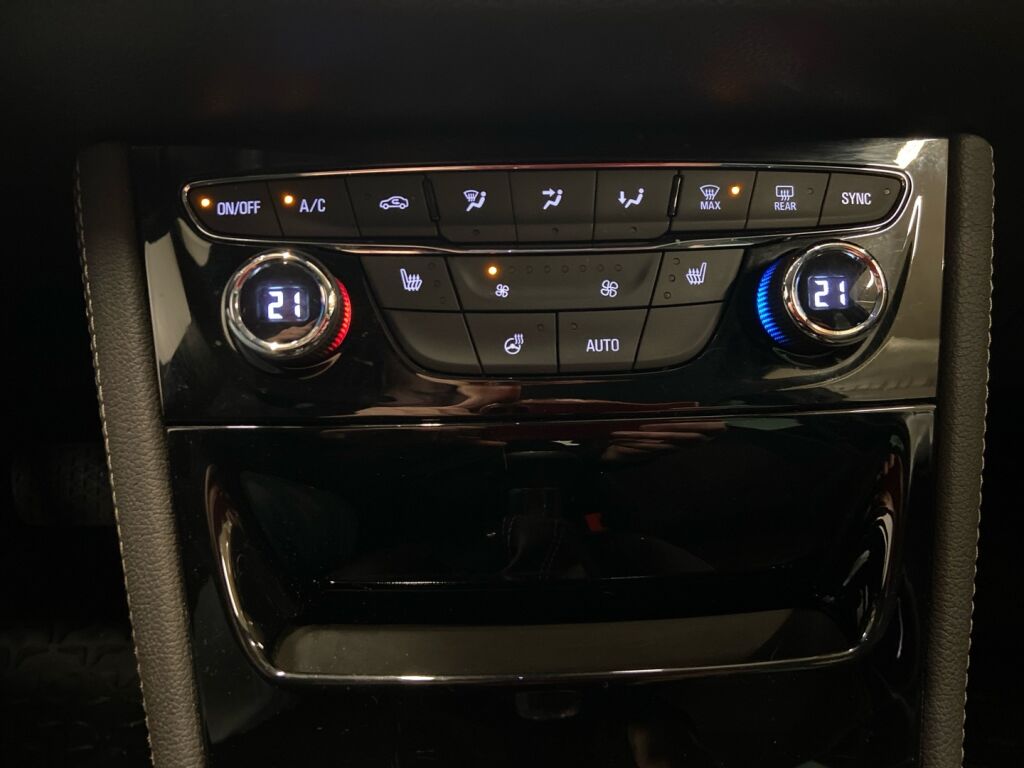 Opel Astra 2018 Musta