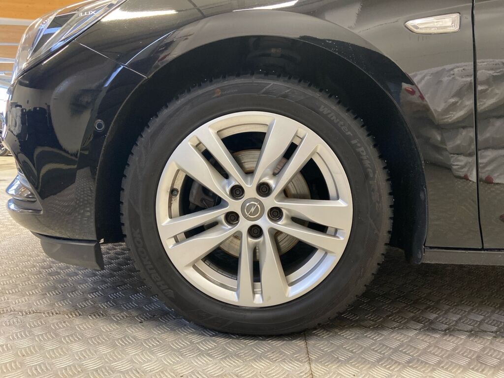 Opel Astra 2018 Musta