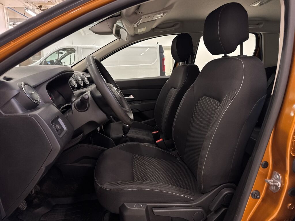 Dacia Duster 2018 Oranssi