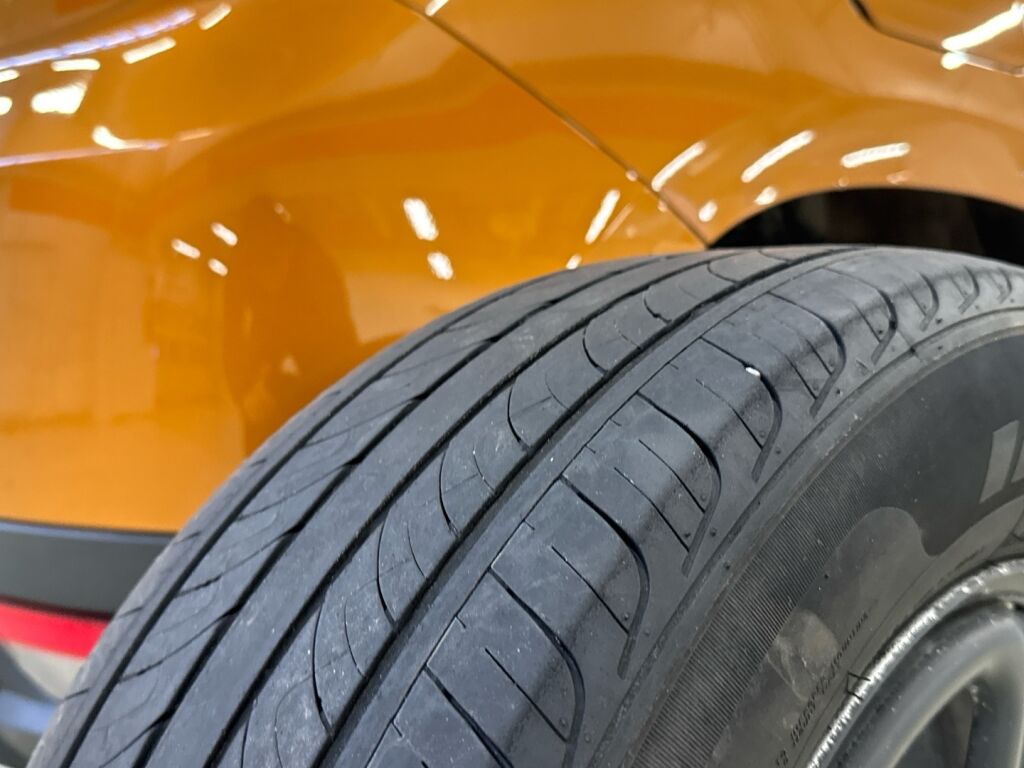 Dacia Duster 2018 Oranssi