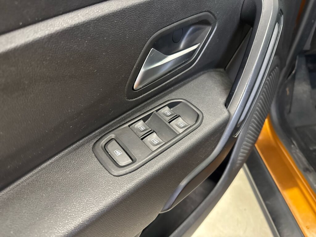 Dacia Duster 2018 Oranssi