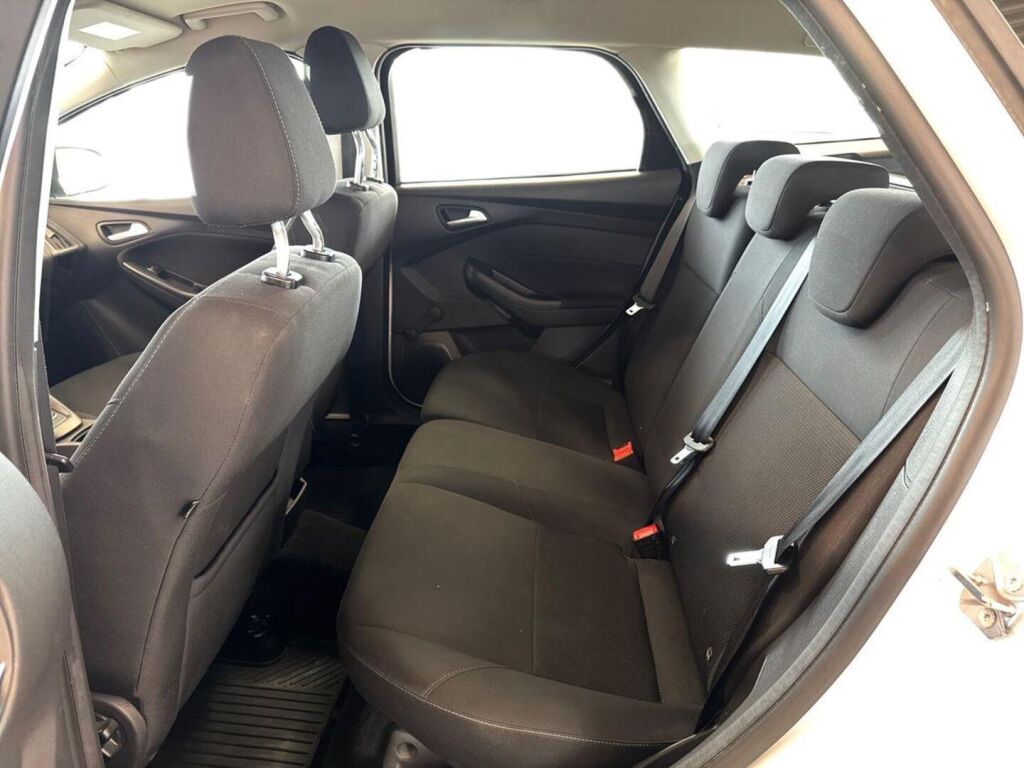 Ford Focus 2018 Valkoinen