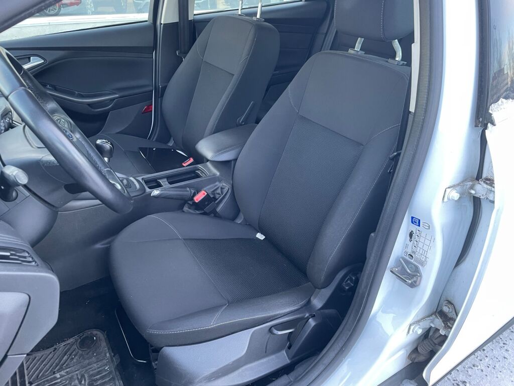 Ford Focus 2018 Valkoinen