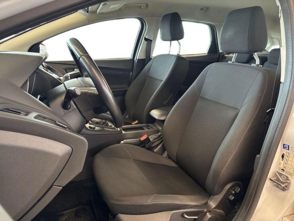 Ford Focus 2018 Valkoinen