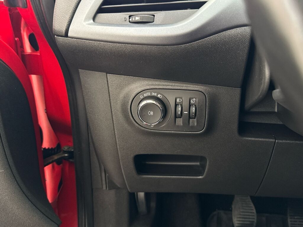 Opel Corsa 2018 Punainen