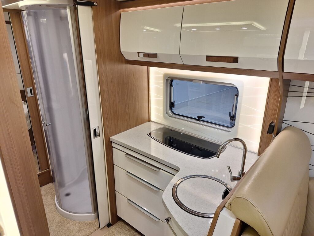 Bürstner Elegance I 920 2018 Valkoinen