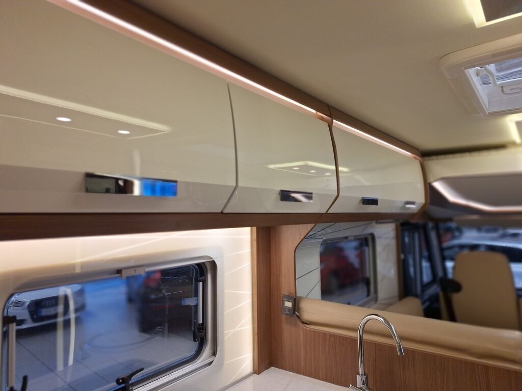 Bürstner Elegance I 920 2018 Valkoinen