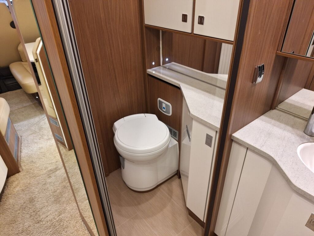 Bürstner Elegance I 920 2018 Valkoinen