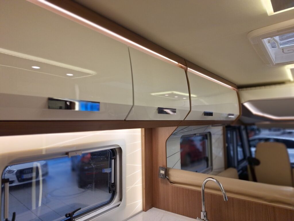 Bürstner Elegance I 920 2018 Valkoinen