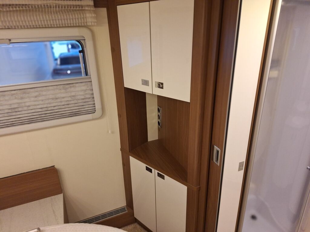 Bürstner Elegance I 920 2018 Valkoinen