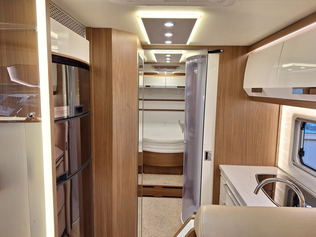 Bürstner Elegance I 920 2018 Valkoinen