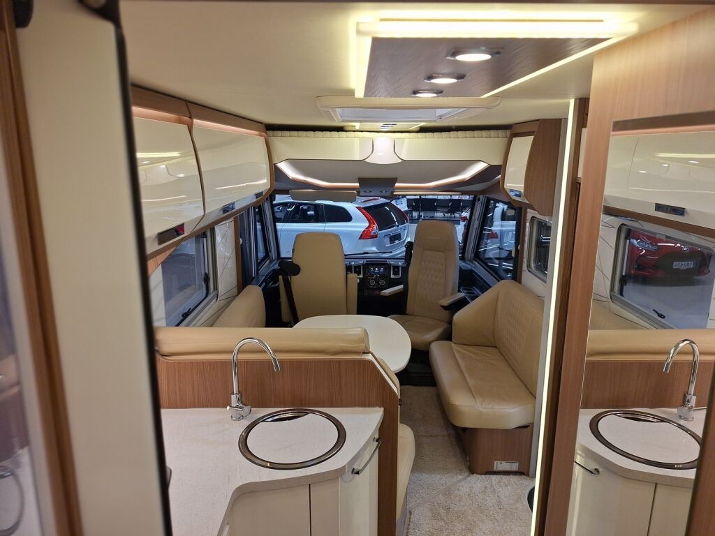 Bürstner Elegance I 920 2018 Valkoinen