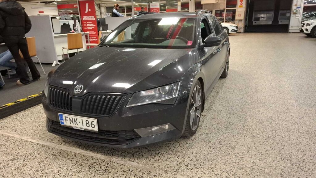 Skoda Superb 2019 Musta