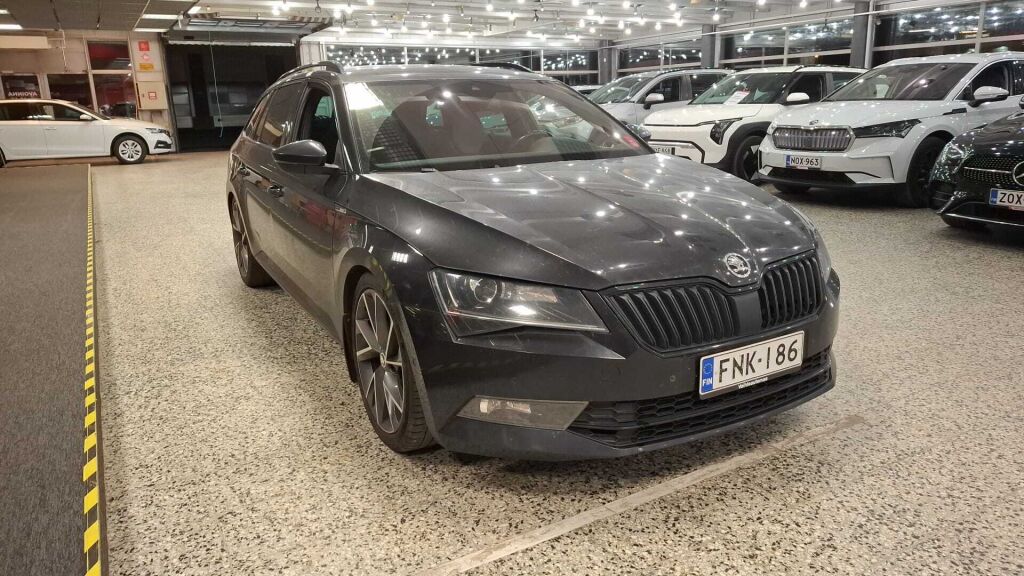 Skoda Superb 2019 Musta
