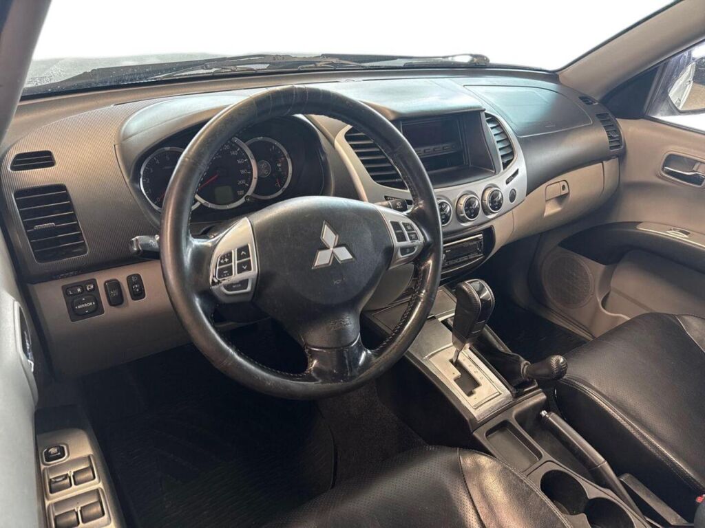 Mitsubishi L200 2011 Sininen