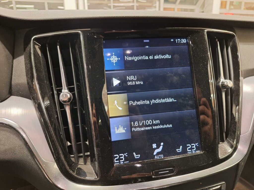 Volvo V60 2019 Valkoinen