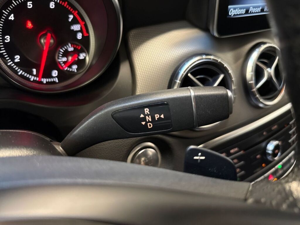 Mercedes-Benz CLA 2019 Valkoinen