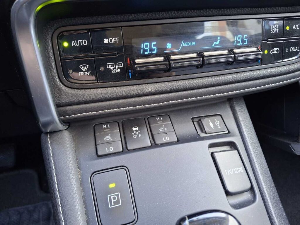 Toyota Auris 2016 Sininen