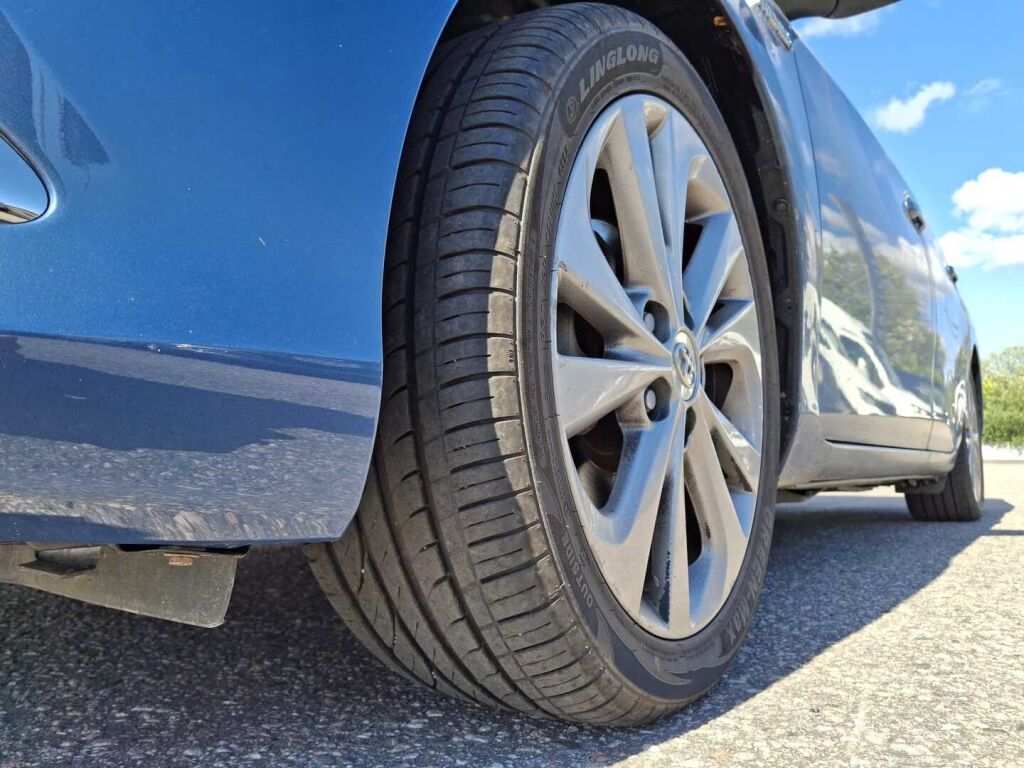 Toyota Auris 2016 Sininen