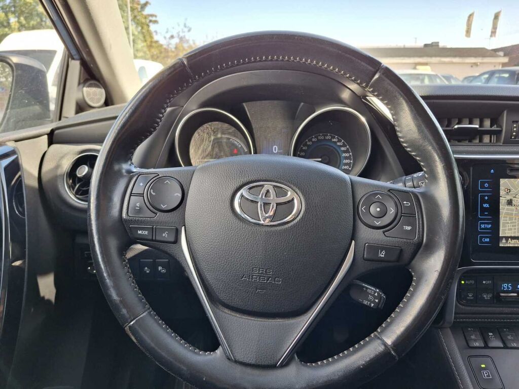 Toyota Auris 2016 Sininen
