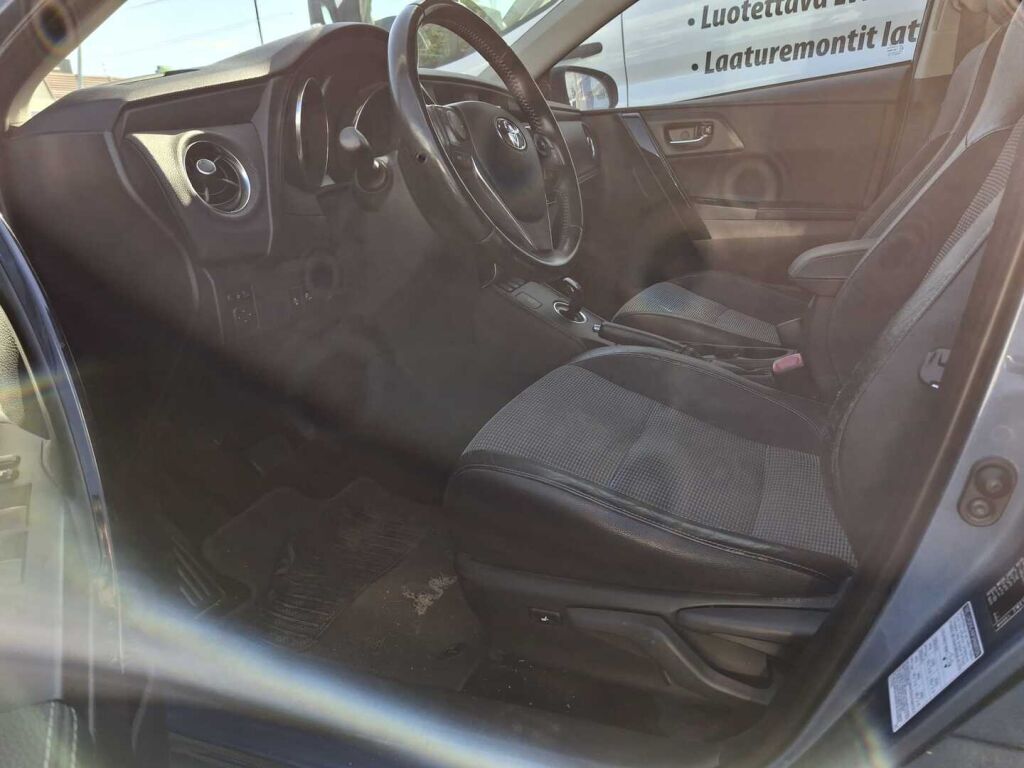 Toyota Auris 2016 Sininen