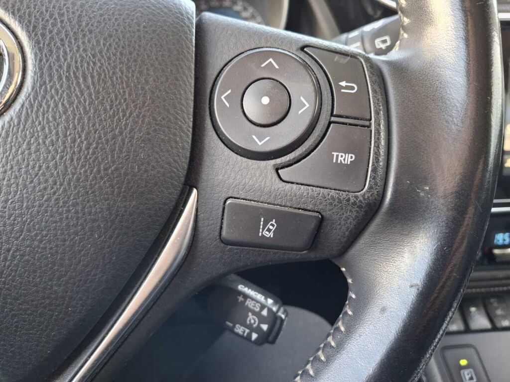 Toyota Auris 2016 Sininen