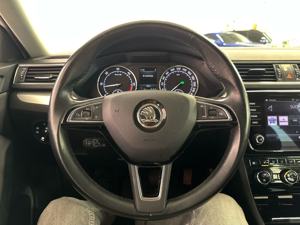 Skoda Superb 2019 Valkoinen