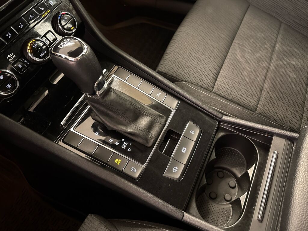 Skoda Superb 2019 Valkoinen