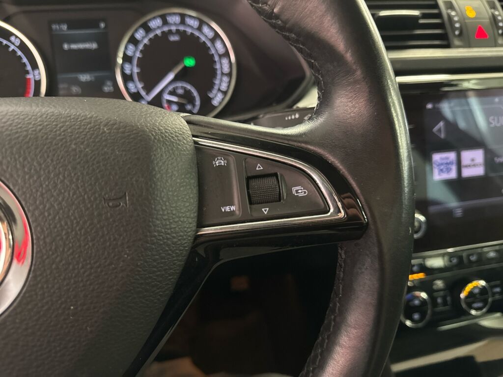 Skoda Superb 2019 Valkoinen