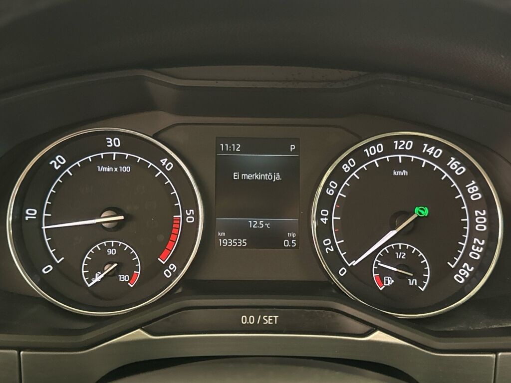 Skoda Superb 2019 Valkoinen