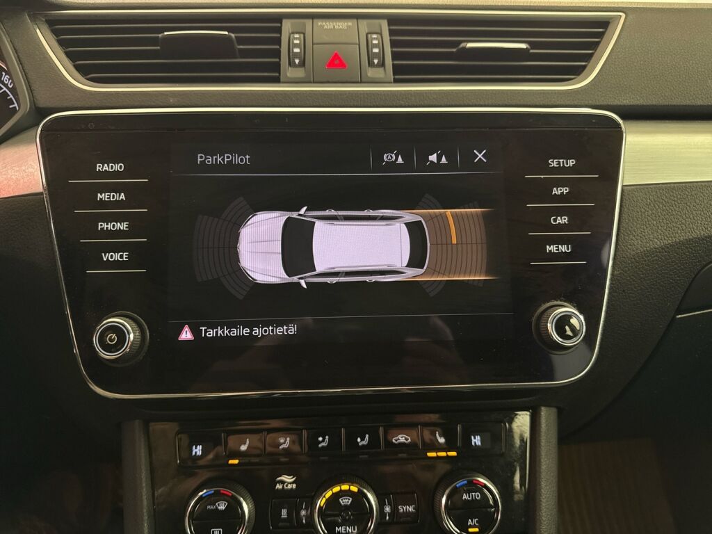 Skoda Superb 2019 Valkoinen