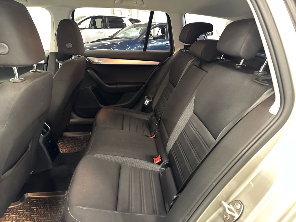 Skoda Octavia 2019 Ruskea (beige)