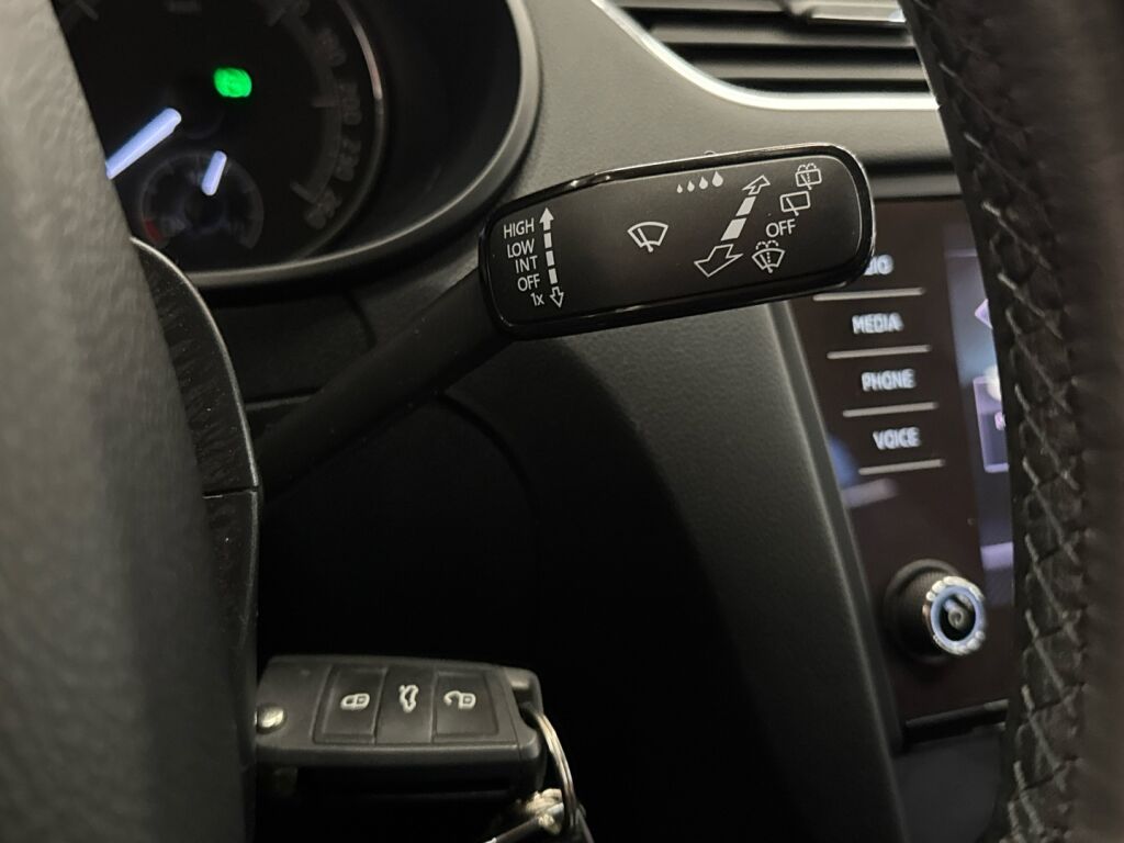 Skoda Octavia 2019 Ruskea (beige)