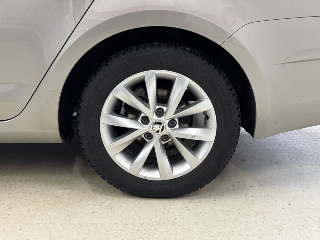 Skoda Octavia 2019 Ruskea (beige)