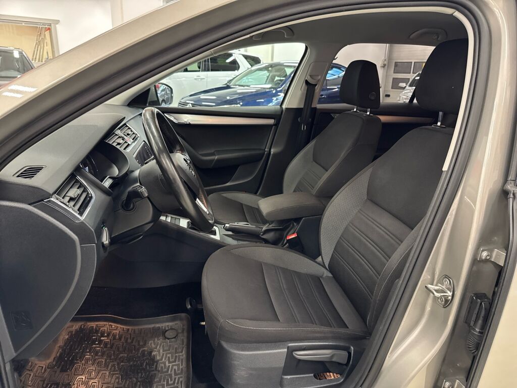 Skoda Octavia 2019 Ruskea (beige)