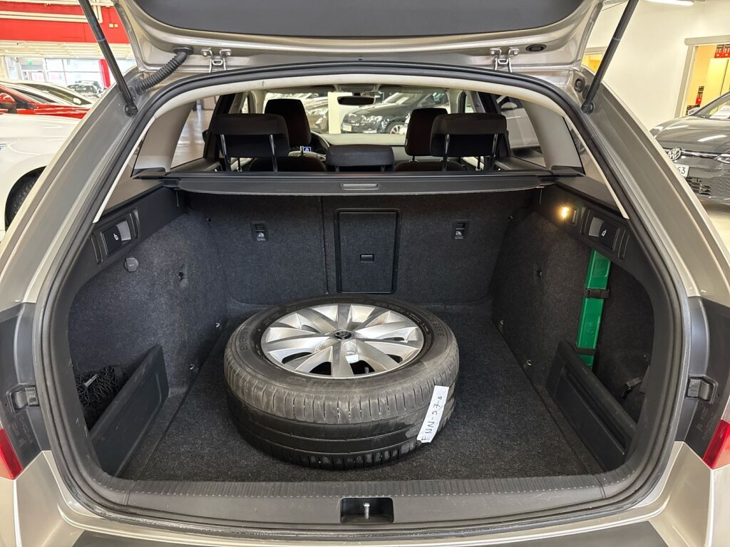 Skoda Octavia 2019 Ruskea (beige)