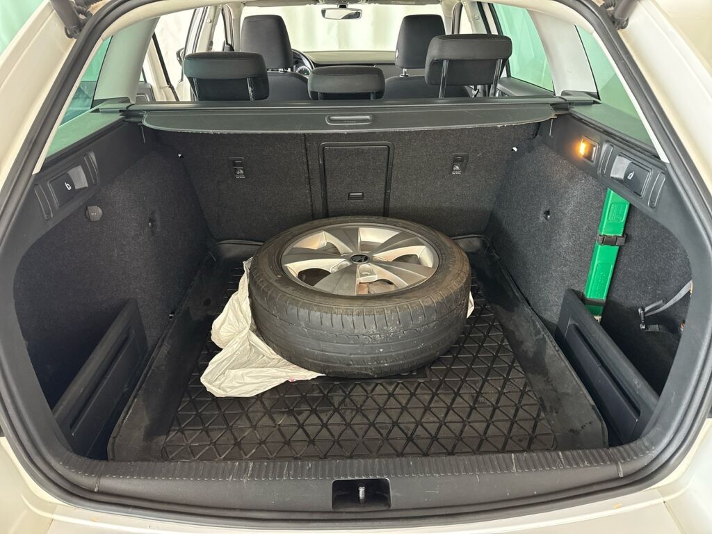 Skoda Octavia 2019 Valkoinen