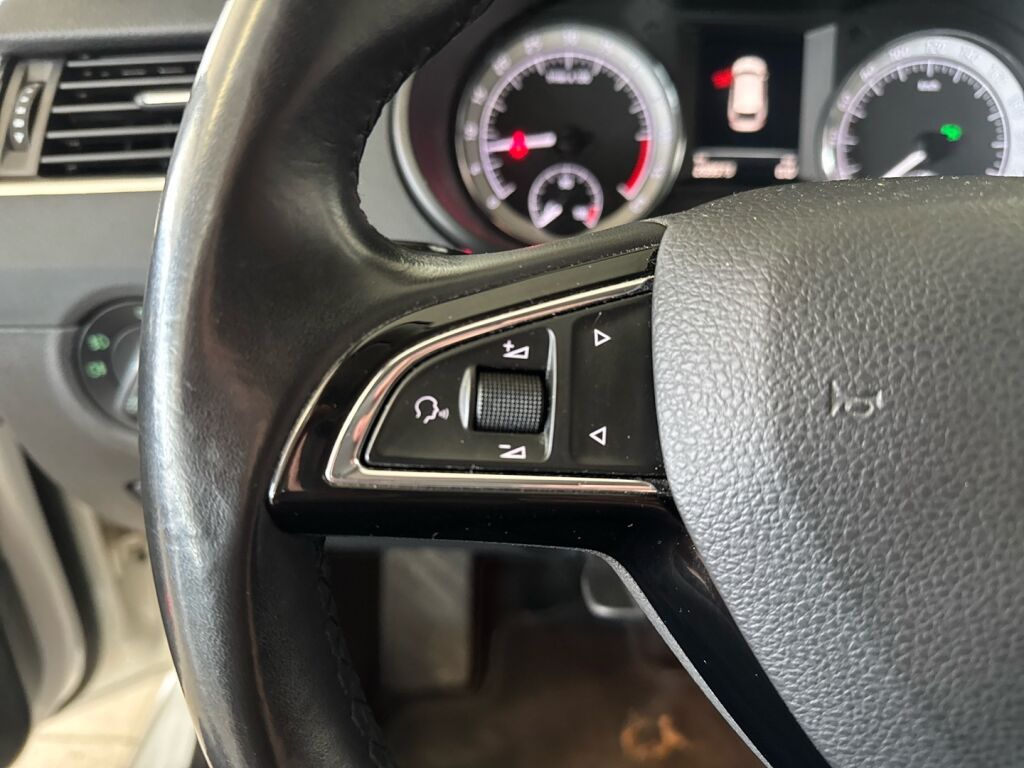 Skoda Octavia 2019 Valkoinen