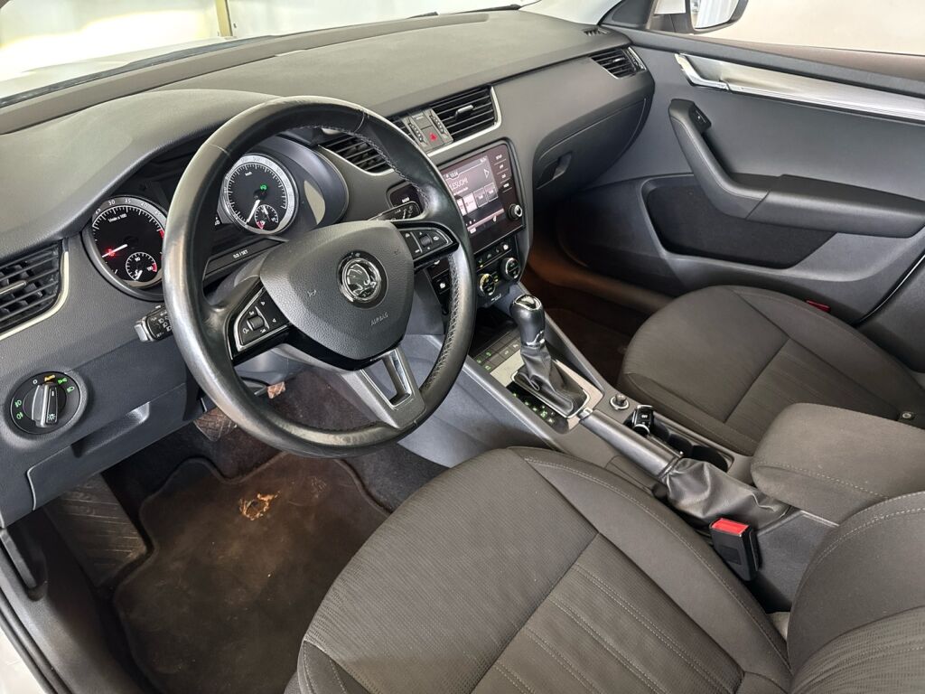 Skoda Octavia 2019 Valkoinen