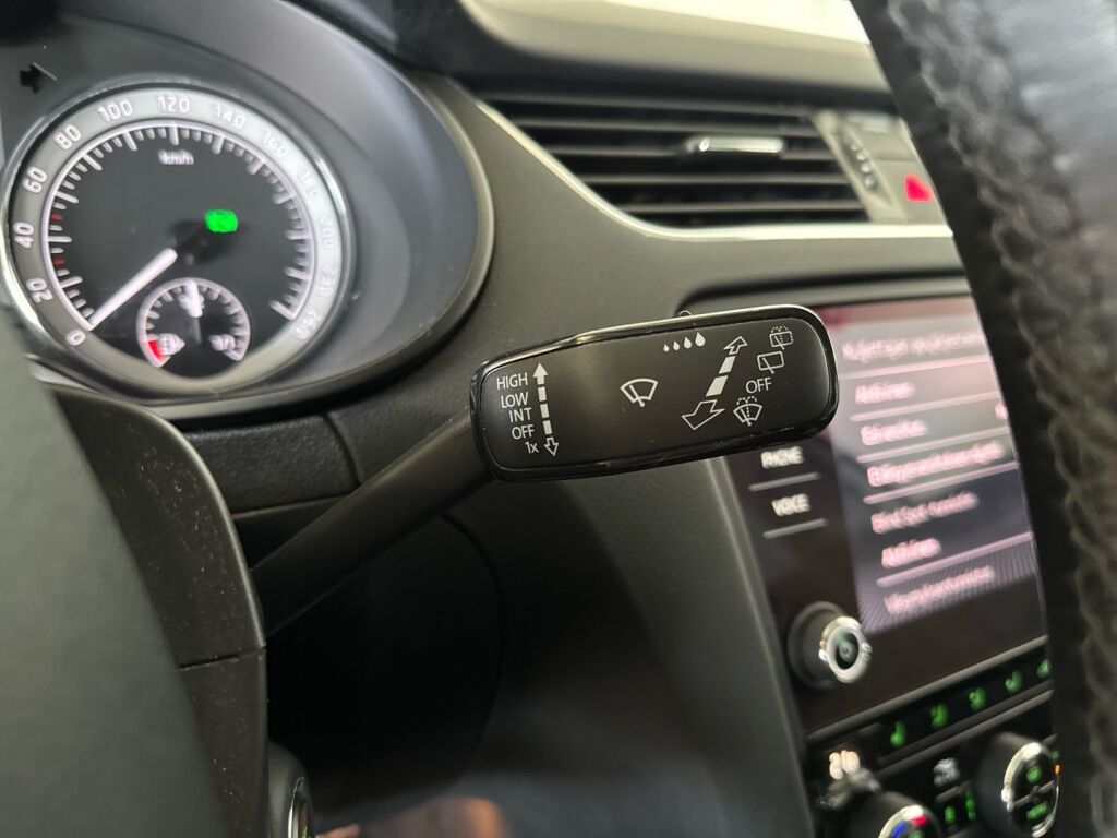 Skoda Octavia 2019 Valkoinen