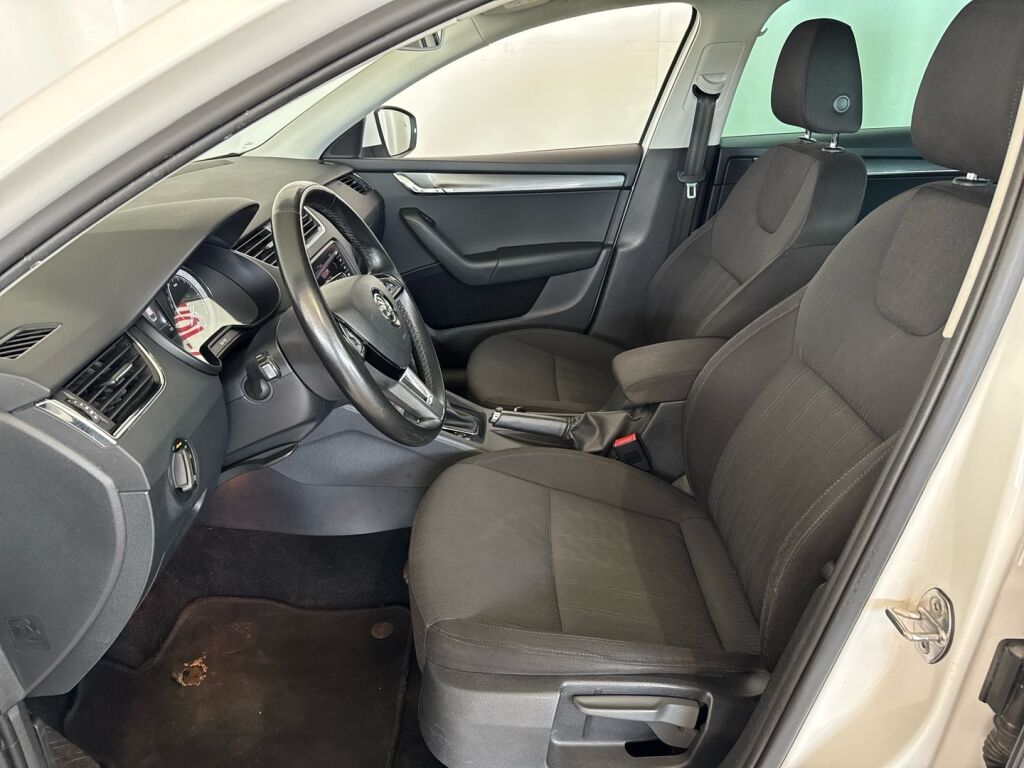 Skoda Octavia 2019 Valkoinen