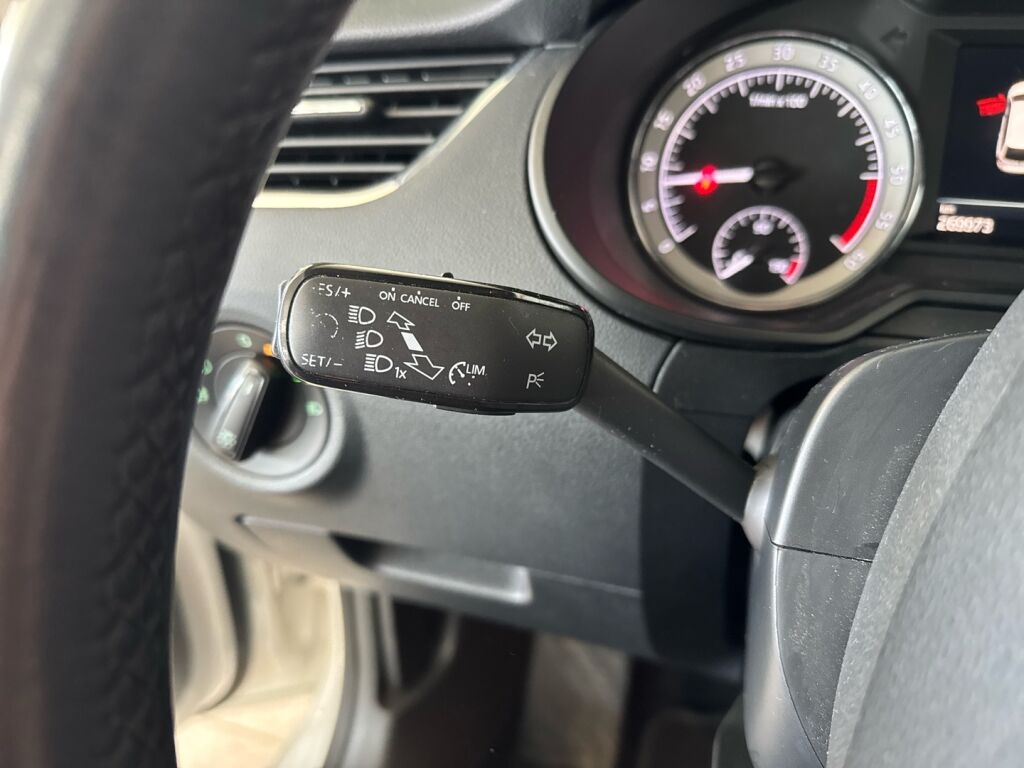 Skoda Octavia 2019 Valkoinen