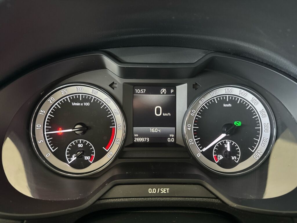 Skoda Octavia 2019 Valkoinen