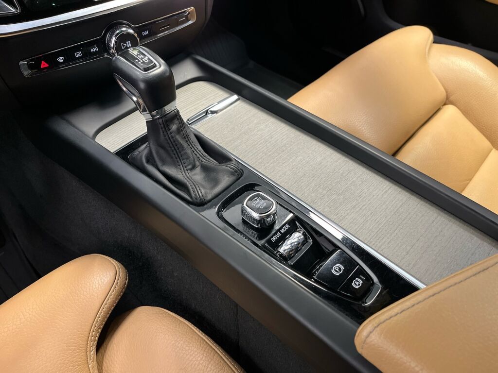 Volvo V60 2018 Harmaa